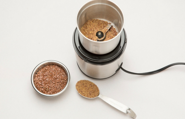 How To Grind Flaxseed (2 Methods) 